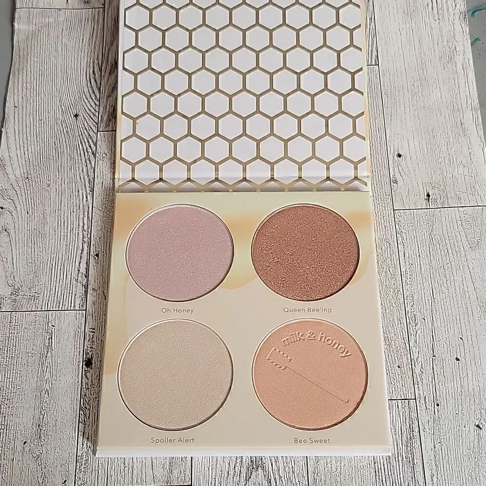 Beauty Bakerie Milk and Honey Highlighter Palette - Picture 4 of 5